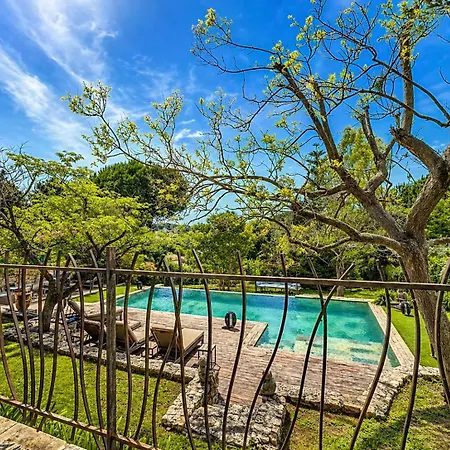 Вілла Luxury Villa, Garden, And Infinity Pool