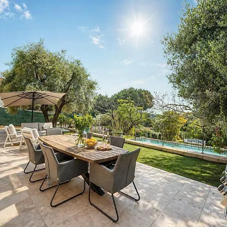 Вілла Luxury Villa, Garden, And Infinity Pool Антіб